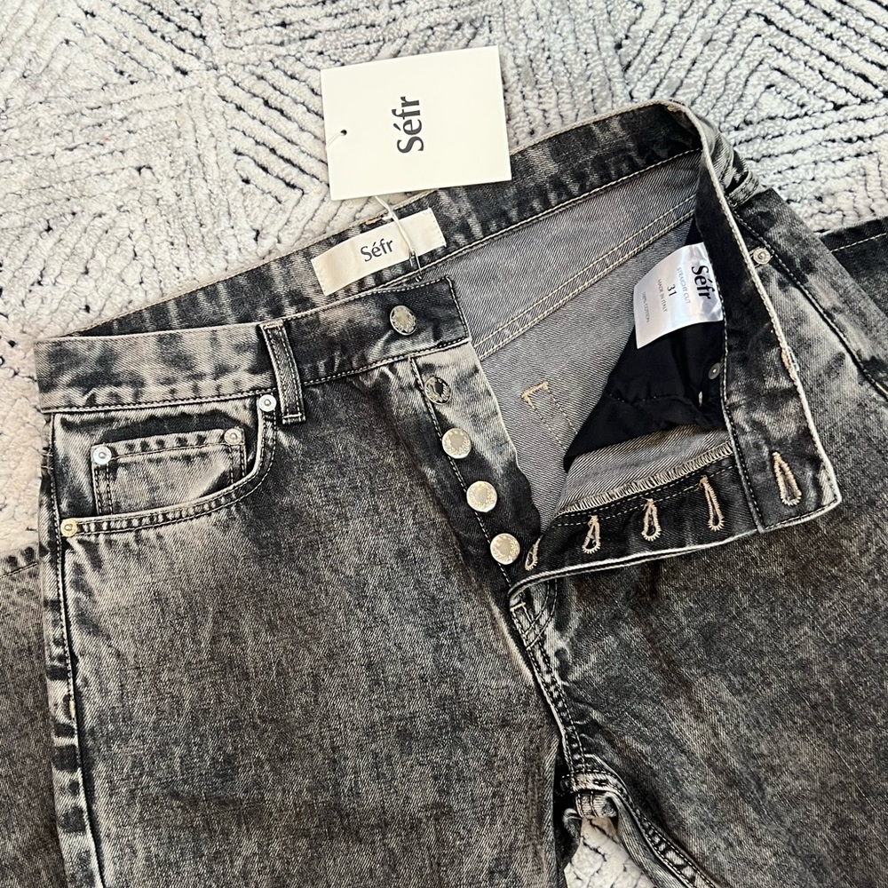 Séfr Straight-leg Jeans in a grey washed denim finish. Made in Italy 🇮🇹 - Picture 3 of 17